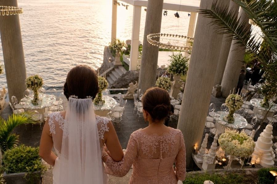 Dreaming on a destination wedding in peru by the pacific ocean